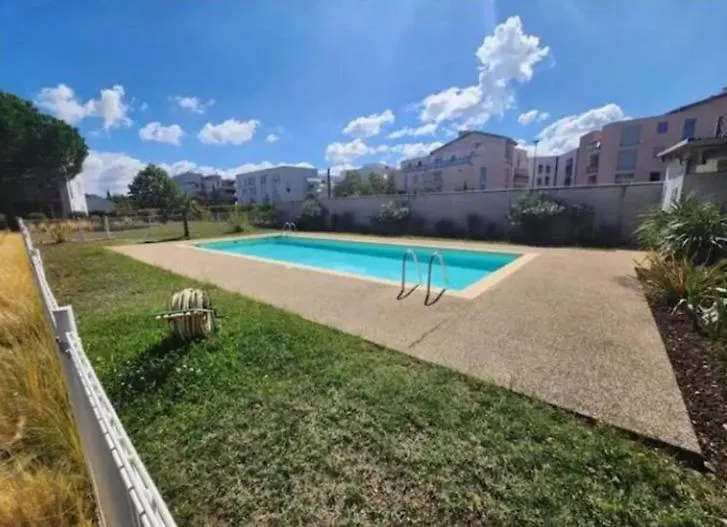Appartement Le Courvoisy, Studio Avec Piscine, Pres Groupama Stadium Et Salle Arena Meyzieu Frankrijk